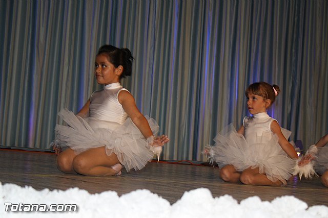 La concejala de Deportes clausura la Escuela Deportiva Municipal de Danza 2012 - 10