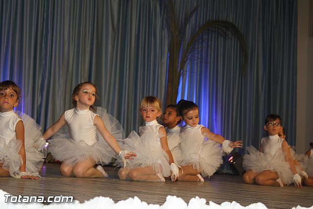 La concejala de Deportes clausura la Escuela Deportiva Municipal de Danza 2012 - 11