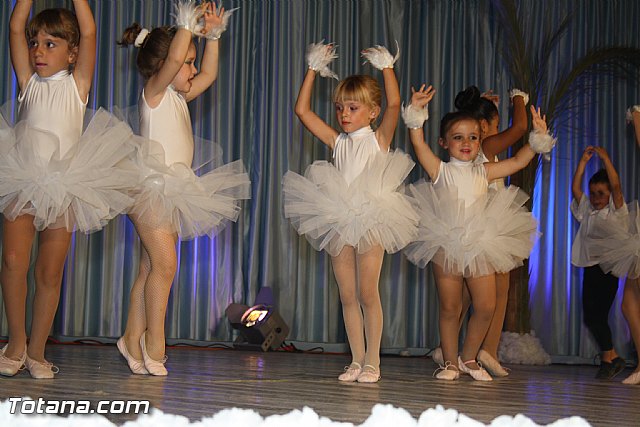 La concejala de Deportes clausura la Escuela Deportiva Municipal de Danza 2012 - 14