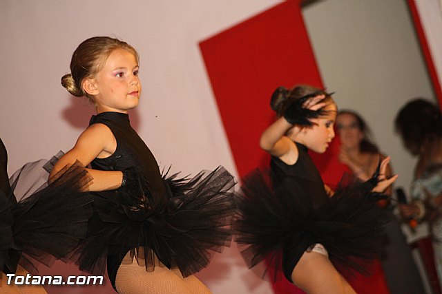 La concejala de Deportes clausura la Escuela Deportiva Municipal de Danza 2012 - 40