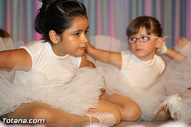 La concejala de Deportes clausura la Escuela Deportiva Municipal de Danza 2012 - 42