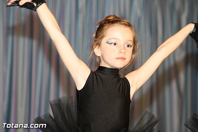 La concejala de Deportes clausura la Escuela Deportiva Municipal de Danza 2012 - 44