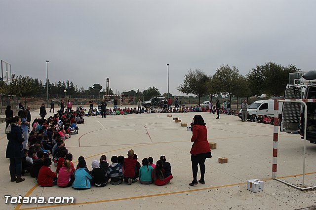 Muestra de efectivos de la Guardia Civil - Colegio Luis Perez Rueda - 4