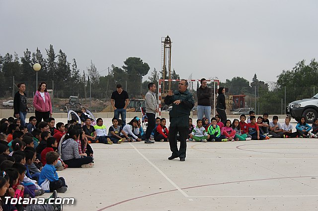 Muestra de efectivos de la Guardia Civil - Colegio Luis Perez Rueda - 6