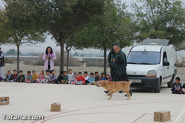 Muestra de efectivos de la Guardia Civil - Colegio Luis Perez Rueda - 9