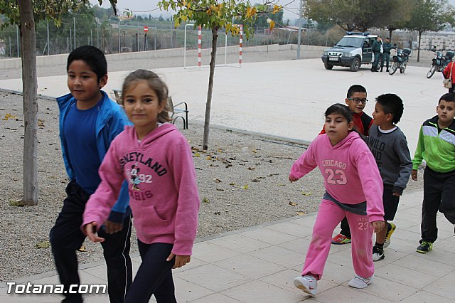 Muestra de efectivos de la Guardia Civil - Colegio Luis Perez Rueda - 28