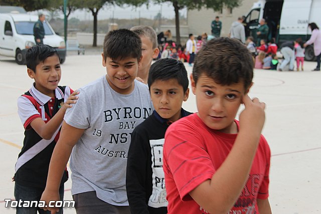 Muestra de efectivos de la Guardia Civil - Colegio Luis Perez Rueda - 41