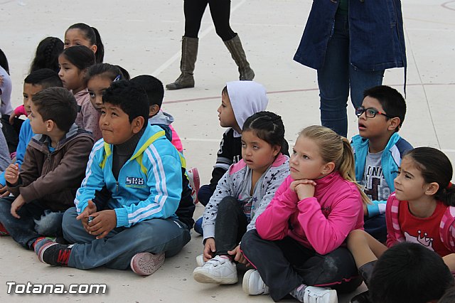 Muestra de efectivos de la Guardia Civil - Colegio Luis Perez Rueda - 48