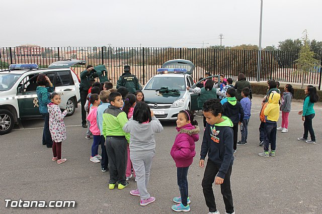 Muestra de efectivos de la Guardia Civil - Colegio Luis Perez Rueda - 74