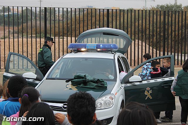 Muestra de efectivos de la Guardia Civil - Colegio Luis Perez Rueda - 75
