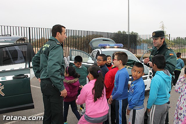 Muestra de efectivos de la Guardia Civil - Colegio Luis Perez Rueda - 79