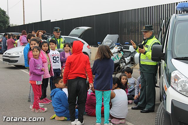 Muestra de efectivos de la Guardia Civil - Colegio Luis Perez Rueda - 80