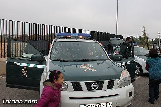 Muestra de efectivos de la Guardia Civil - Colegio Luis Perez Rueda - 98