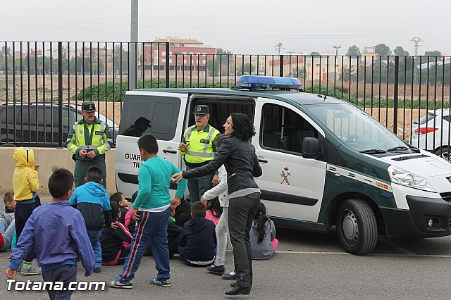 Muestra de efectivos de la Guardia Civil - Colegio Luis Perez Rueda - 113