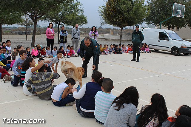 Muestra de efectivos de la Guardia Civil - Colegio Luis Perez Rueda - 116