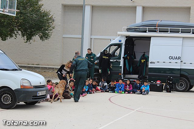 Muestra de efectivos de la Guardia Civil - Colegio Luis Perez Rueda - 118