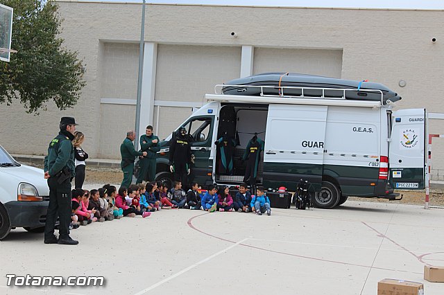 Muestra de efectivos de la Guardia Civil - Colegio Luis Perez Rueda - 120
