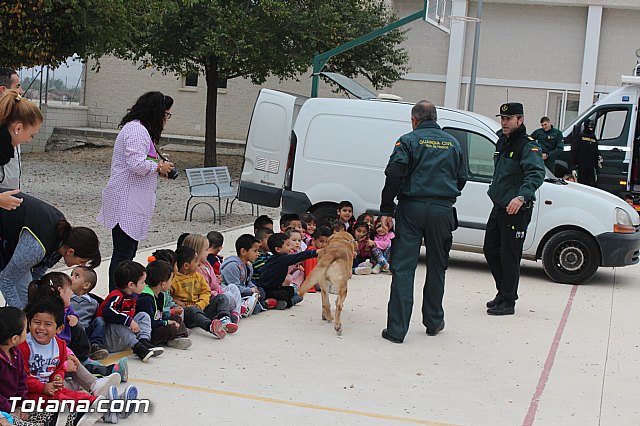 Muestra de efectivos de la Guardia Civil - Colegio Luis Perez Rueda - 126
