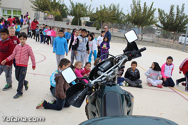 Muestra de efectivos de la Guardia Civil - Colegio Luis Perez Rueda - 139