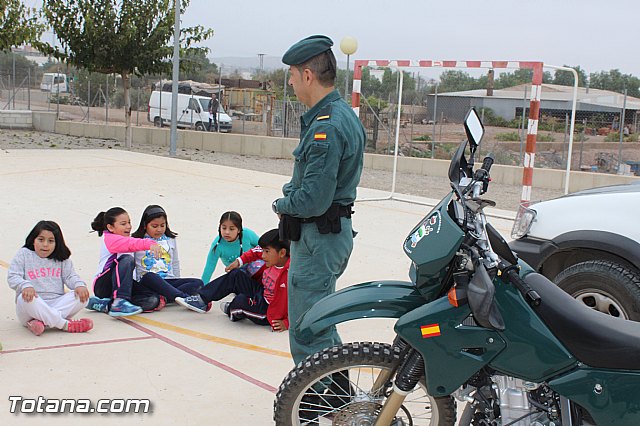 Muestra de efectivos de la Guardia Civil - Colegio Luis Perez Rueda - 140