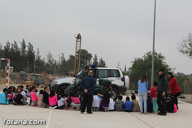 Muestra de efectivos de la Guardia Civil - Colegio Luis Perez Rueda - 142