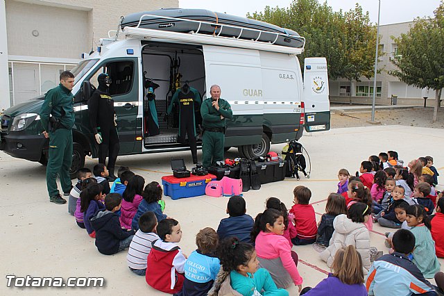 Muestra de efectivos de la Guardia Civil - Colegio Luis Perez Rueda - 143