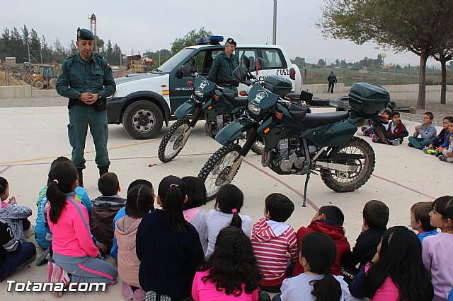 Muestra de efectivos de la Guardia Civil - Colegio Luis Perez Rueda - 154