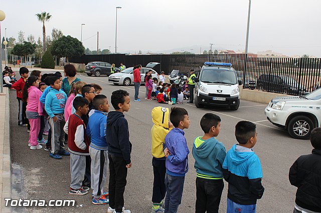 Muestra de efectivos de la Guardia Civil - Colegio Luis Perez Rueda - 156