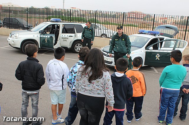Muestra de efectivos de la Guardia Civil - Colegio Luis Perez Rueda - 157