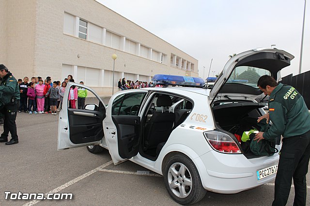 Muestra de efectivos de la Guardia Civil - Colegio Luis Perez Rueda - 161
