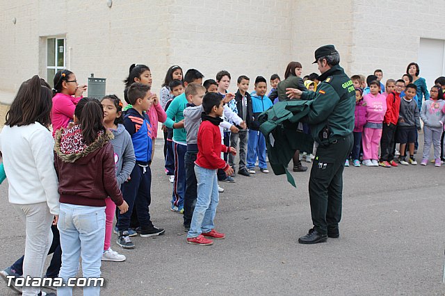 Muestra de efectivos de la Guardia Civil - Colegio Luis Perez Rueda - 162