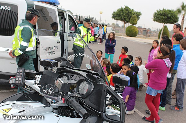 Muestra de efectivos de la Guardia Civil - Colegio Luis Perez Rueda - 165