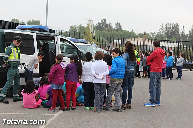 Muestra de efectivos de la Guardia Civil - Colegio Luis Perez Rueda - 173