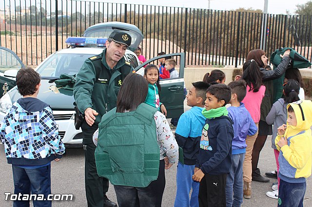 Muestra de efectivos de la Guardia Civil - Colegio Luis Perez Rueda - 179