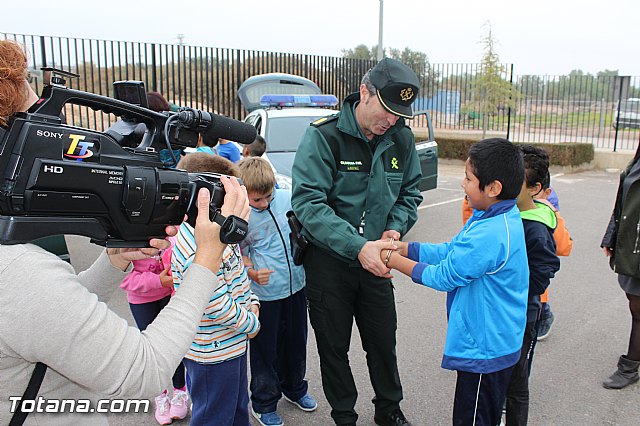 Muestra de efectivos de la Guardia Civil - Colegio Luis Perez Rueda - 192