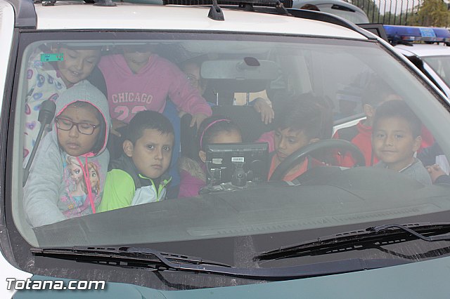Muestra de efectivos de la Guardia Civil - Colegio Luis Perez Rueda - 195