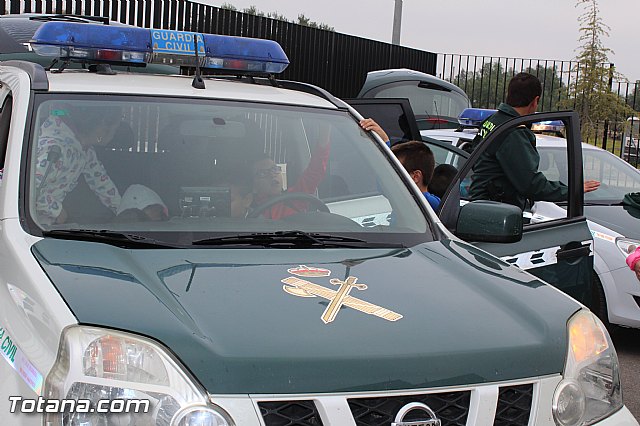 Muestra de efectivos de la Guardia Civil - Colegio Luis Perez Rueda - 197