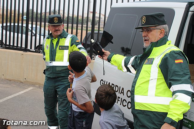 Muestra de efectivos de la Guardia Civil - Colegio Luis Perez Rueda - 198