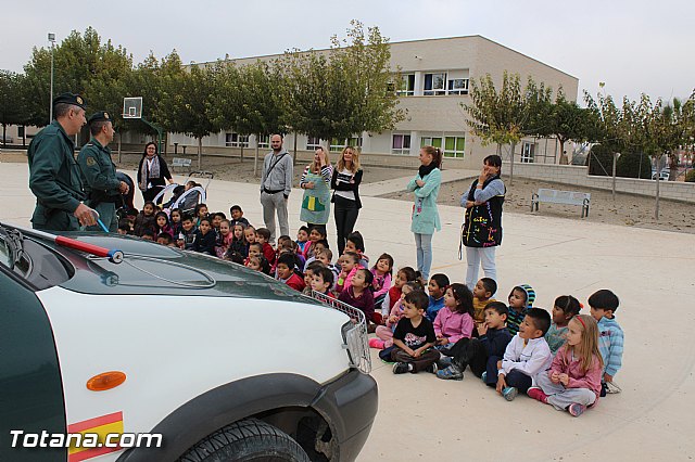 Muestra de efectivos de la Guardia Civil - Colegio Luis Perez Rueda - 205