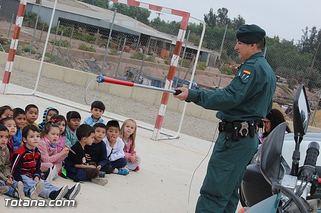 Muestra de efectivos de la Guardia Civil - Colegio Luis Perez Rueda - 209