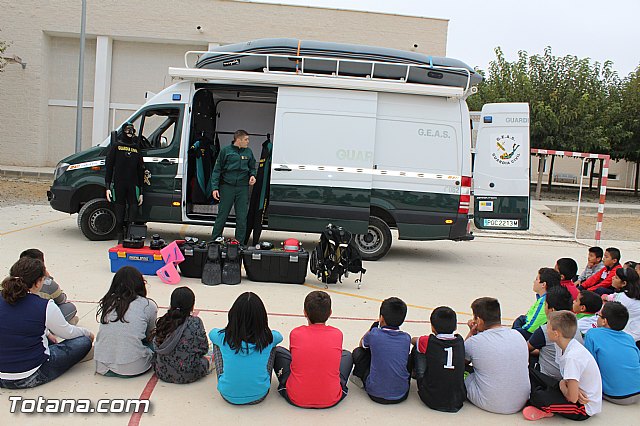 Muestra de efectivos de la Guardia Civil - Colegio Luis Perez Rueda - 213