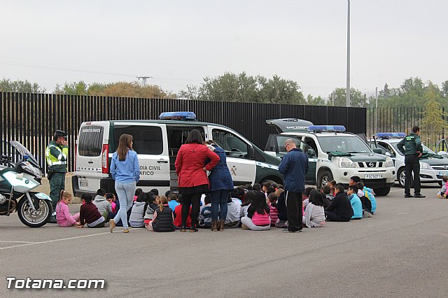Muestra de efectivos de la Guardia Civil - Colegio Luis Perez Rueda - 215