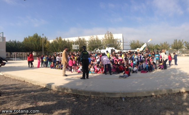 Muestra de efectivos de la Guardia Civil - Colegio Luis Perez Rueda - 216