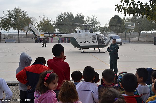 Muestra de efectivos de la Guardia Civil - Colegio Luis Perez Rueda - 220
