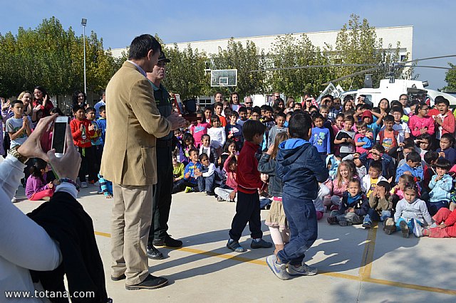 Muestra de efectivos de la Guardia Civil - Colegio Luis Perez Rueda - 227