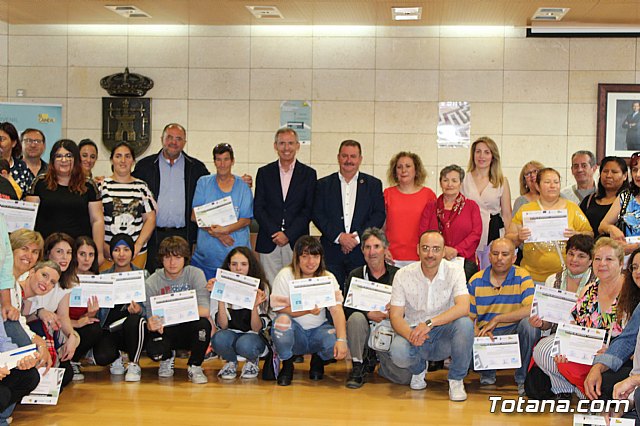  Autoridades regionales y locales de los municipios de Totana, Alhama y Aledo clausuran el programa Labor y entregan los diplomas a los participantes del curso 2018/2019 - 70
