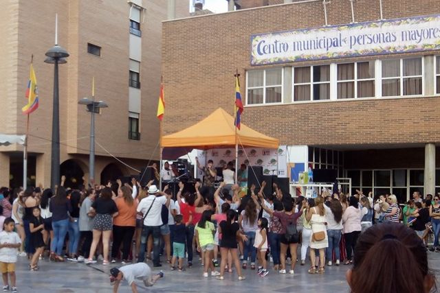 Totana canta por Ecuador - 1