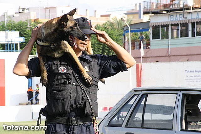 Exhibicin Guas Caninos Detectores de Drogas - 240