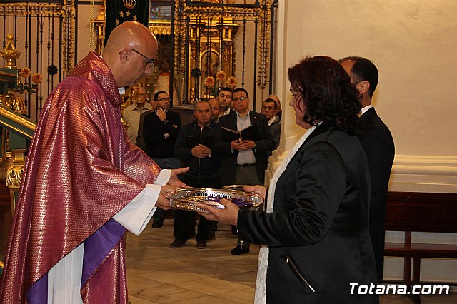 Imposicin de escapularios Cristo de la Agona y Virgen de la Esperanza 2017 - 7