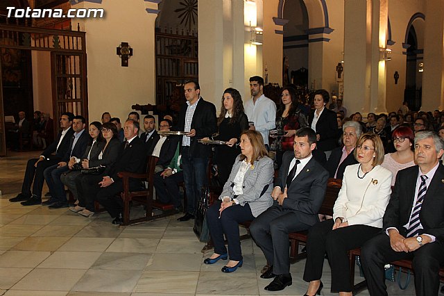 Imposicin de escapularios Cristo de la Agona y Virgen de la Esperanza 2015 - 8